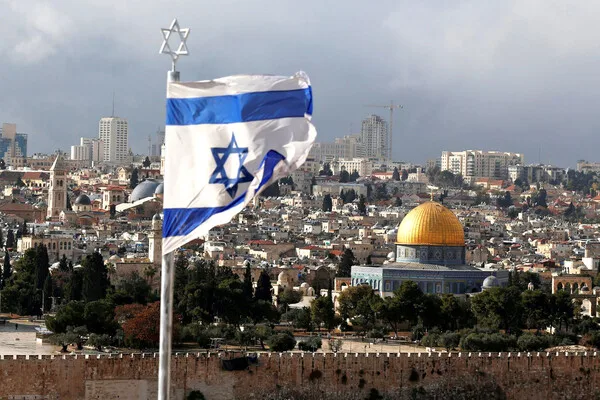 Iranian Missile Strikes Cause Chaos in Israel, Marking Turning Point in Conflict
