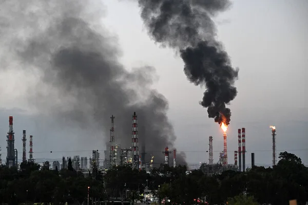 Iranian Missile Strike Hits Haifa Refineries, Sparks Fires and Damage