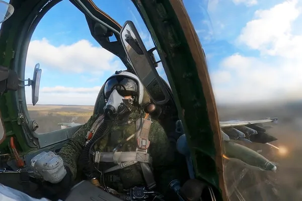 Russia Launches Major Strike Targeting Ukrainian Flamingo Cruise Missiles Storage, Escalating Conflict